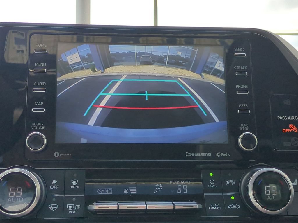 Used 2021 Toyota Highlander XLE FWD image 21