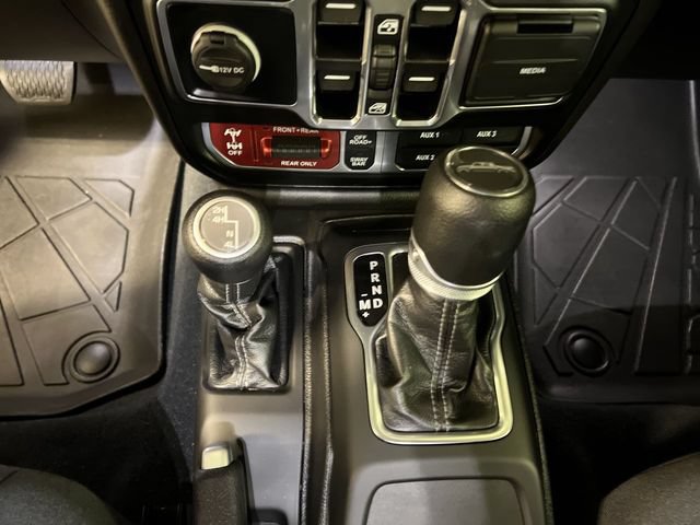Used 2024 Jeep Gladiator Rubicon w/ Technology Group AWD/4WD image 13