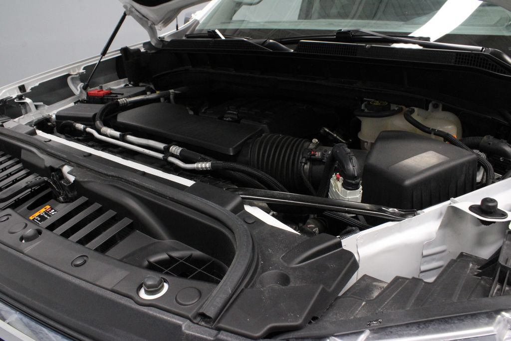 Used 2023 Chevrolet Silverado 1500 LT AWD/4WD image 18
