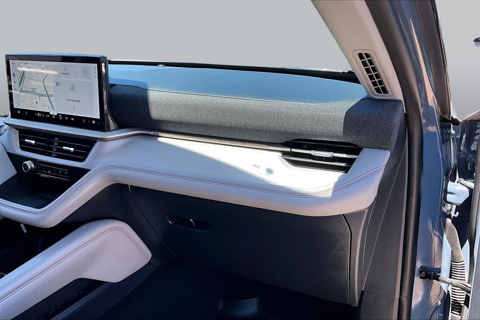 Certified 2026 Ford Explorer Active w/ Active Comfort Package RWD image 18