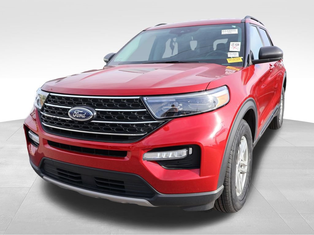 Certified 2022 Ford Explorer XLT w/ Equipment Group 202A AWD/4WD image 2