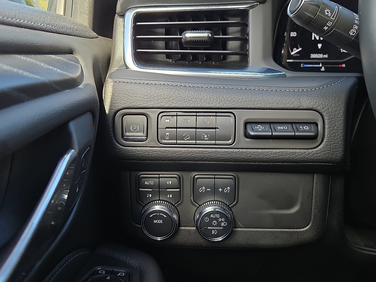 Used 2023 GMC Yukon Denali AWD/4WD image 21