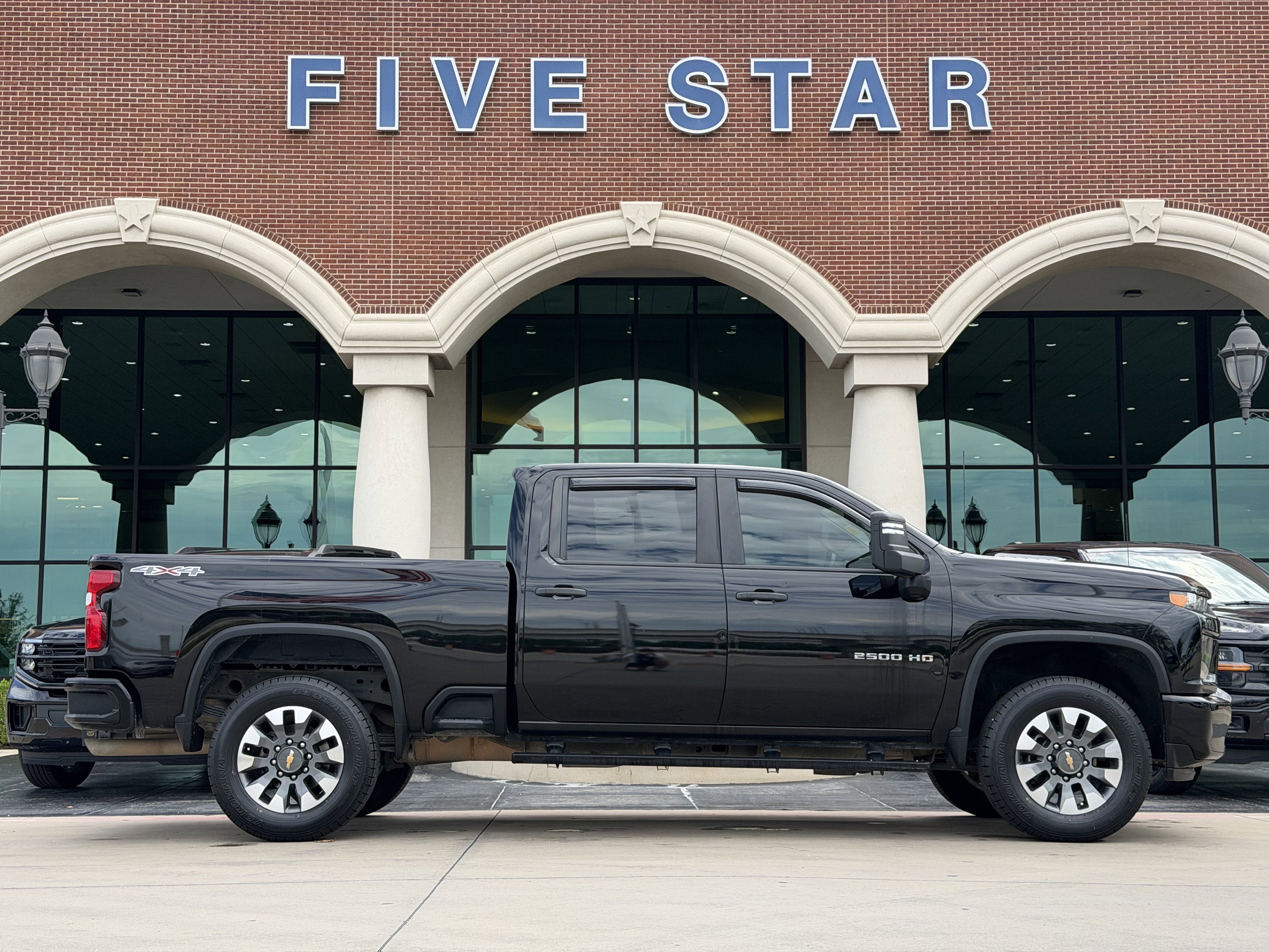 Used 2021 Chevrolet Silverado 2500 Custom w/ Custom Value Package AWD/4WD image 3