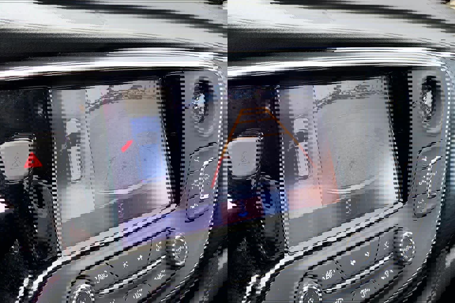 Used 2020 Buick Envision Premium w/ Driver Confidence Package image 27