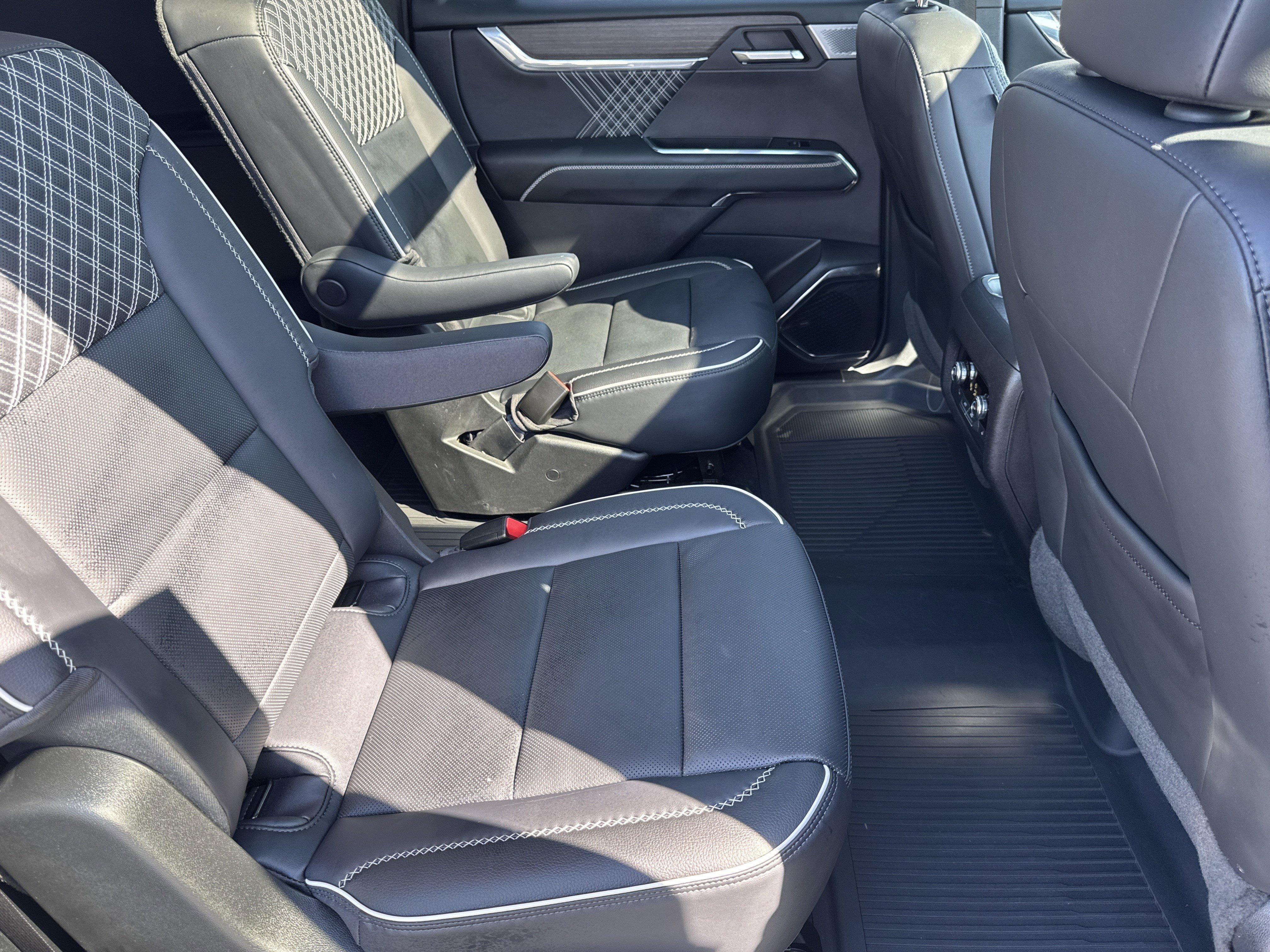 Used 2024 GMC Acadia Denali w/ Super Cruise Package image 19