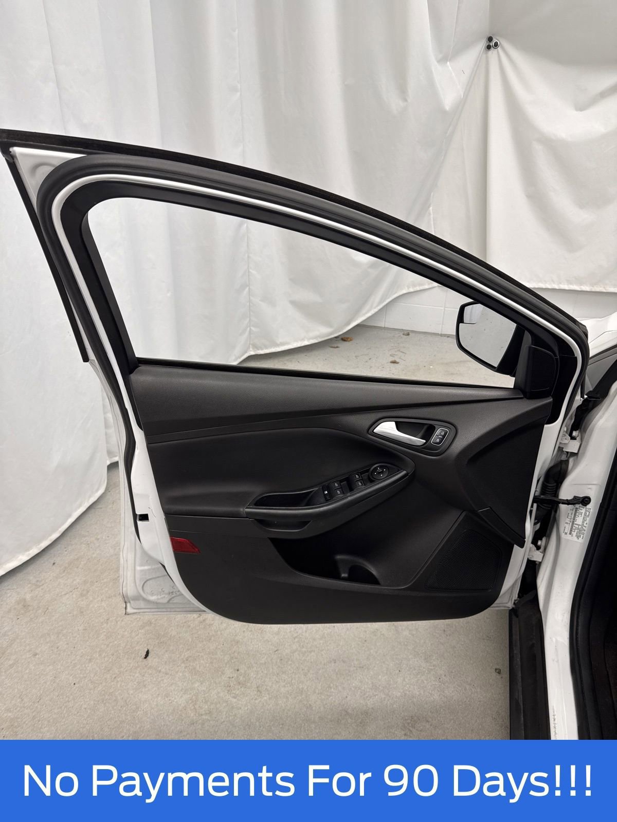 Certified 2018 Ford Focus SE FWD image 12