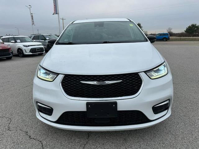 Used 2024 Chrysler Pacifica Touring-L FWD image 9