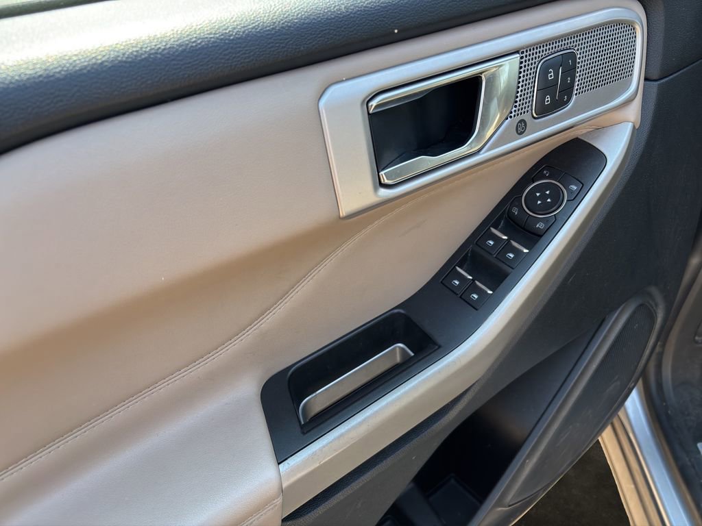Certified 2022 Ford Explorer Limited w/ Equipment Group 301A image 18