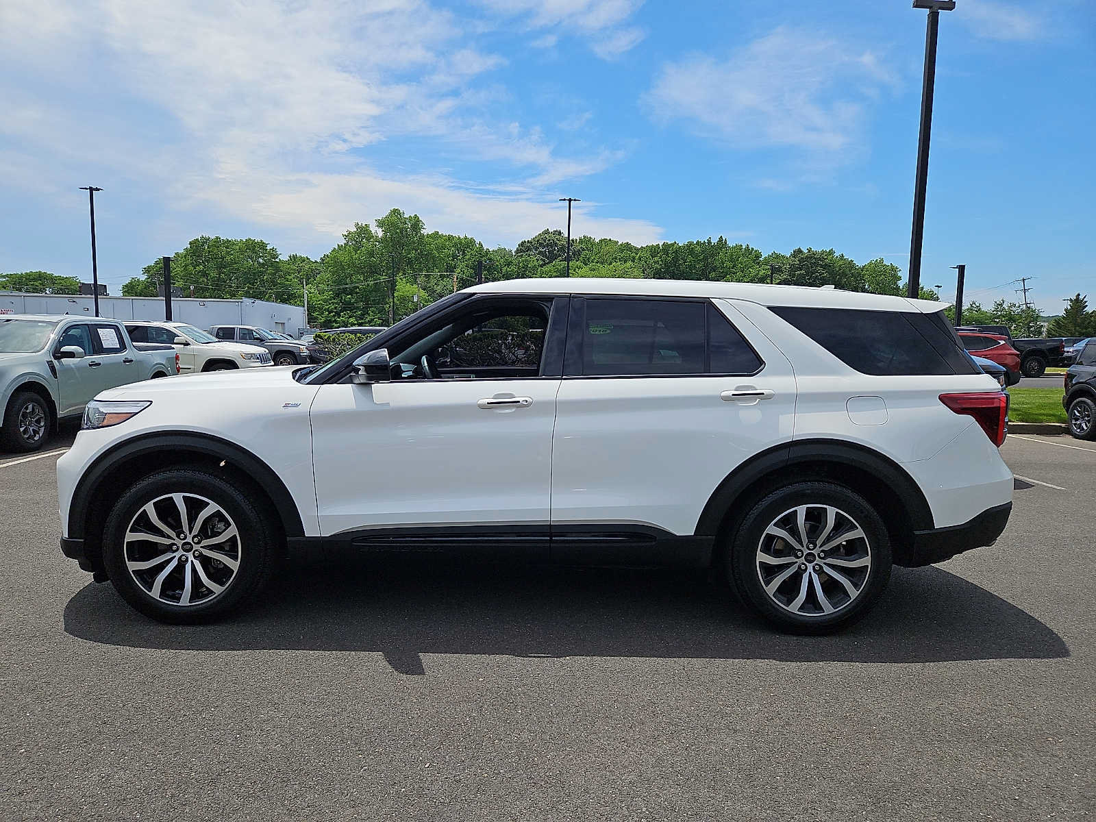 Certified 2022 Ford Explorer ST-Line AWD/4WD image 4
