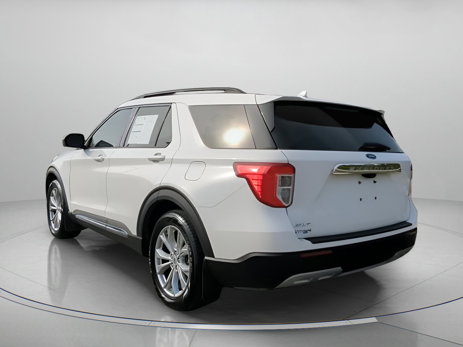 Certified 2020 Ford Explorer XLT w/ Equipment Group 202A image 13