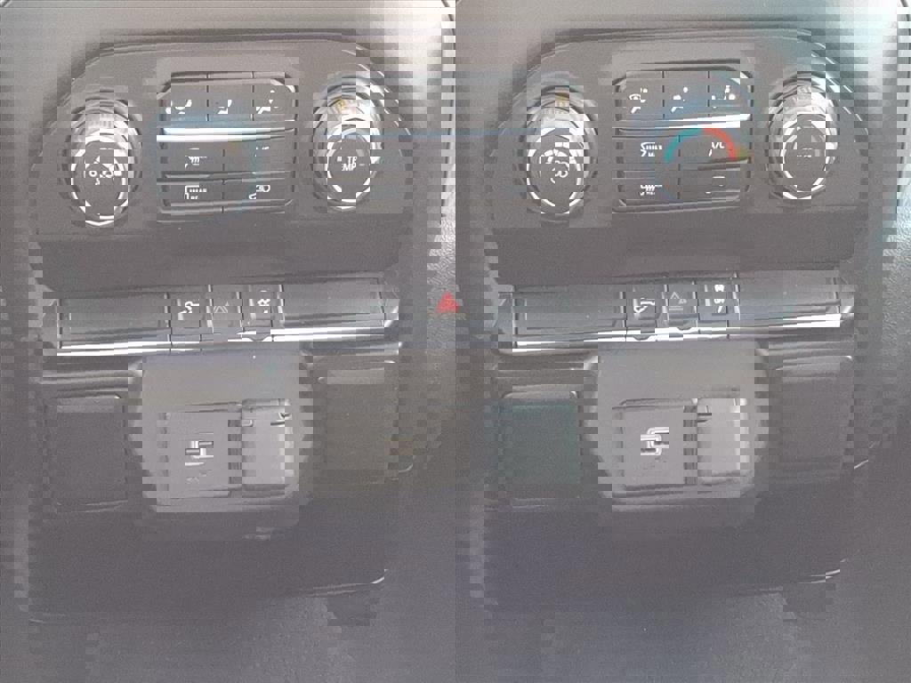 Used 2019 Chevrolet Silverado 1500 Custom w/ Custom Value Package image 16