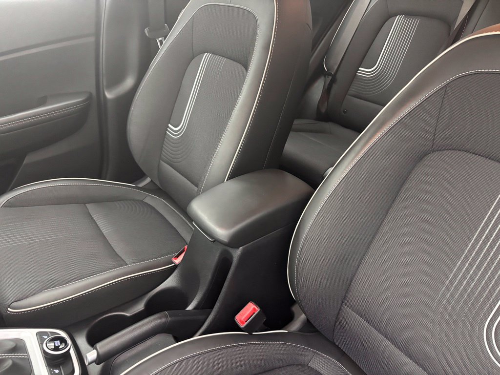 Used 2024 Hyundai Venue Limited FWD image 24