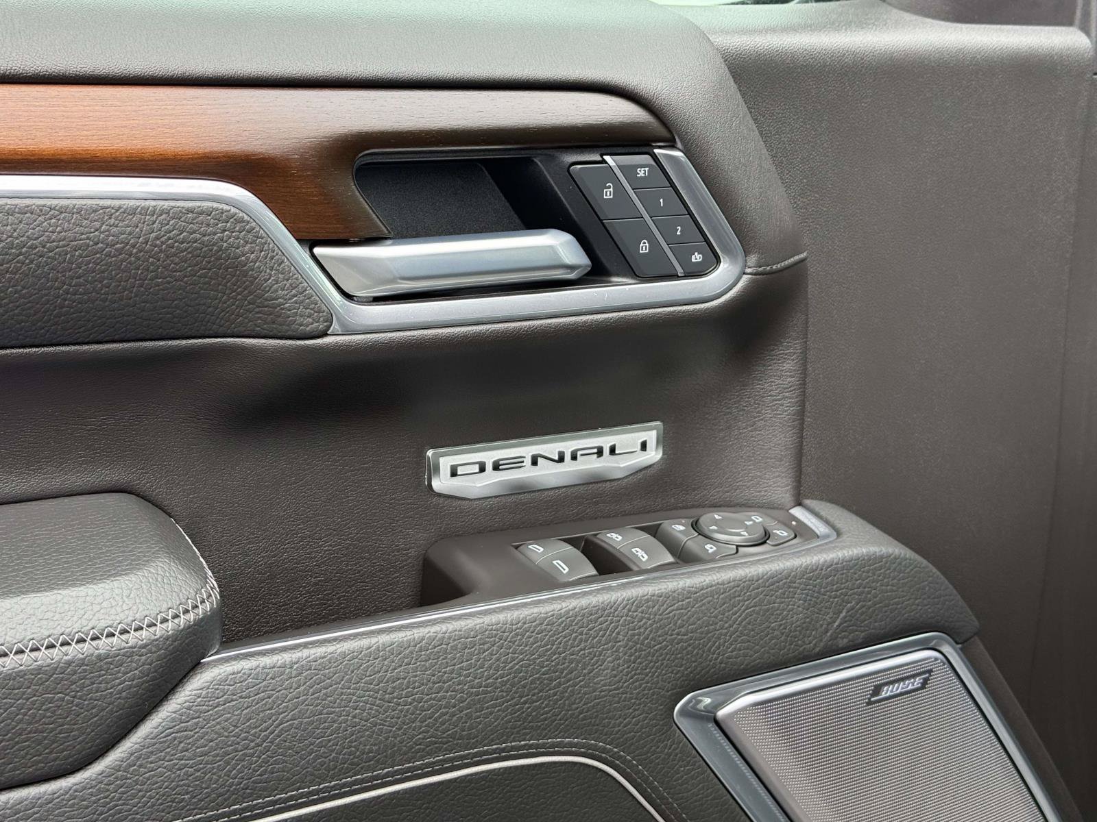 Used 2025 GMC Sierra 1500 Denali w/ Denali Reserve Package AWD/4WD image 18