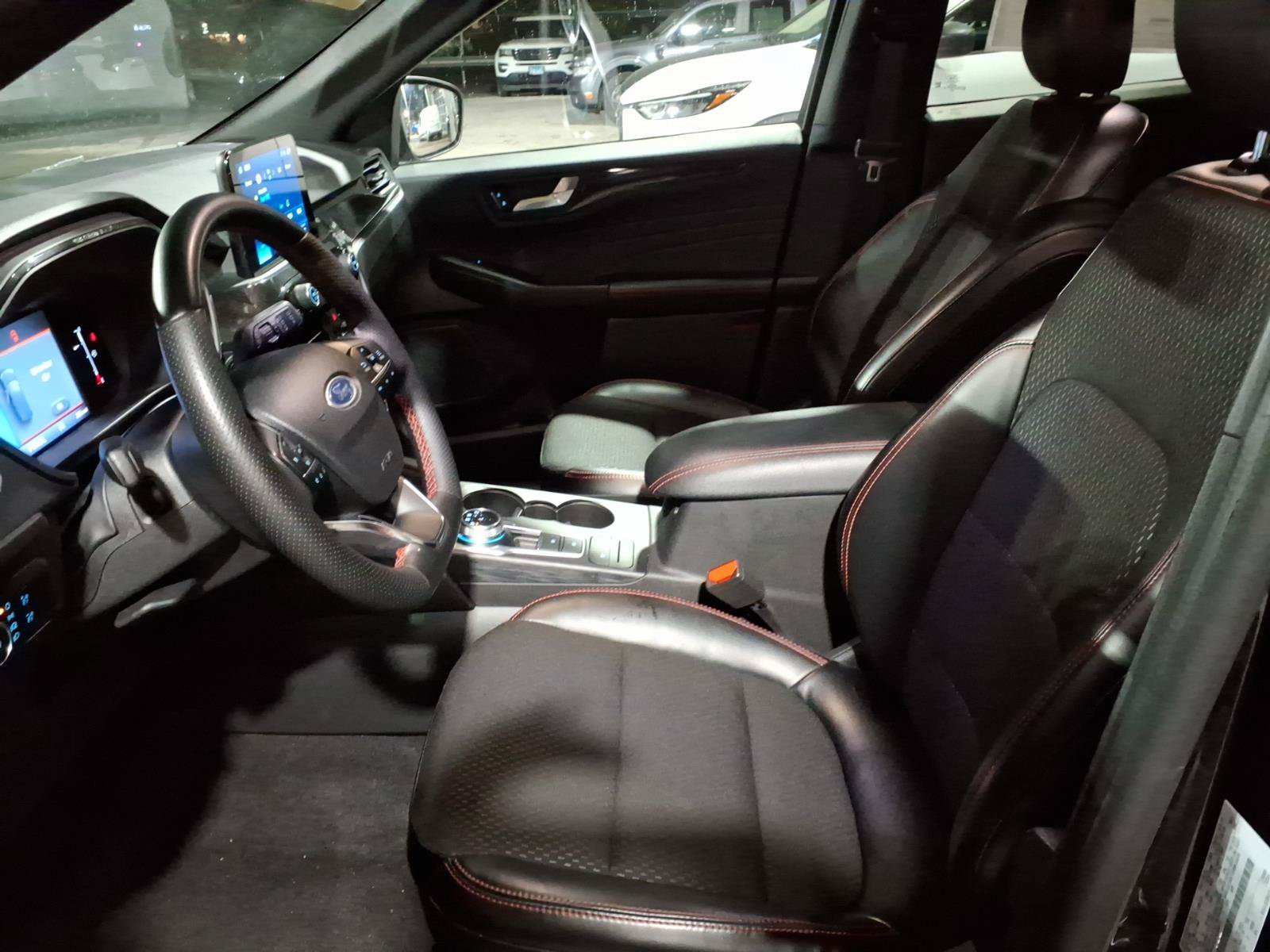 Certified 2025 Ford Escape ST-Line Select AWD/4WD image 11