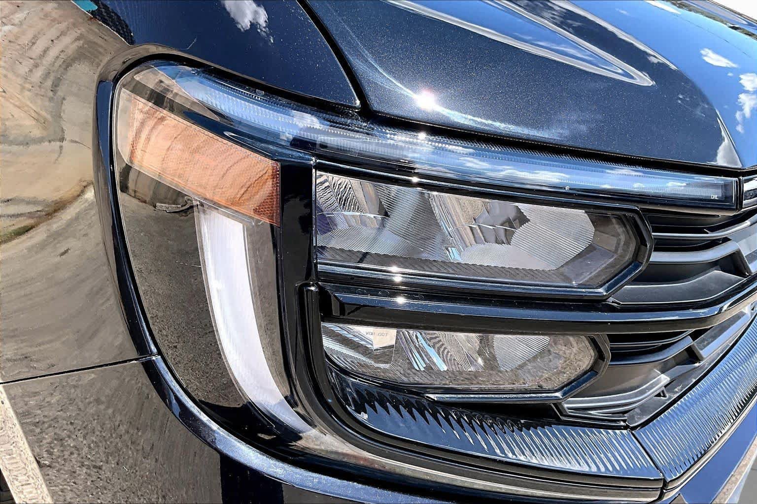 Certified 2025 Ford Expedition Active AWD/4WD image 27