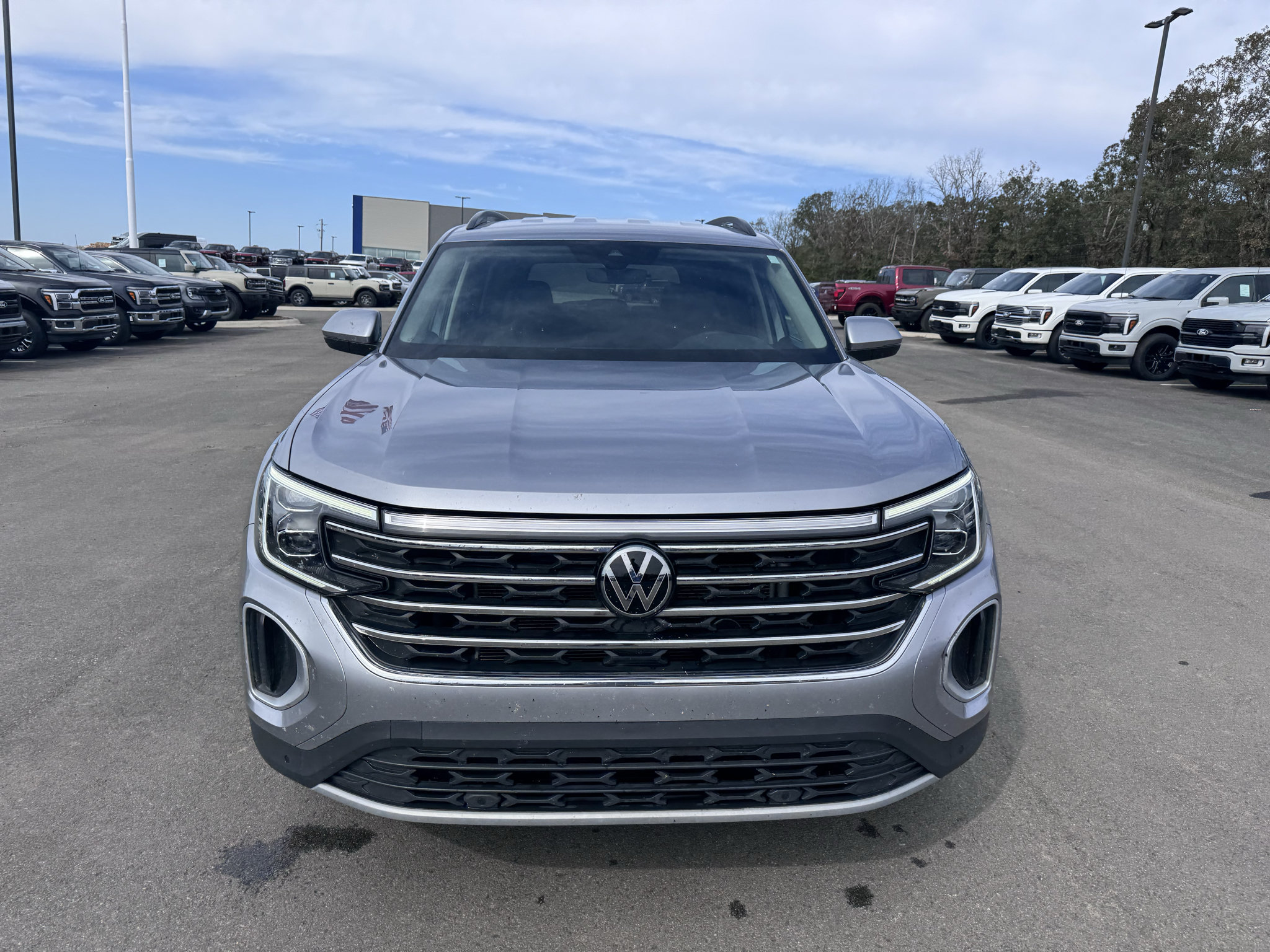 Used 2024 Volkswagen Atlas SE AWD/4WD image 3