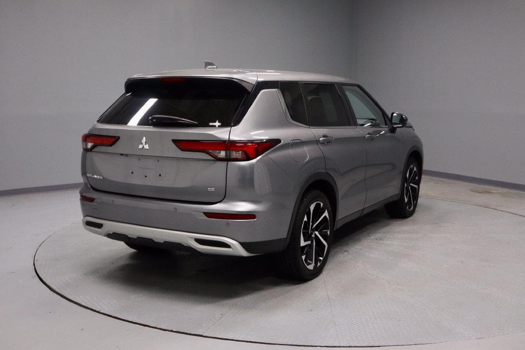 Used 2022 Mitsubishi Outlander SE AWD/4WD image 12