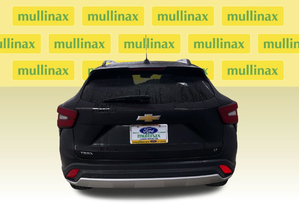Used 2025 Chevrolet Trax LT FWD image 7