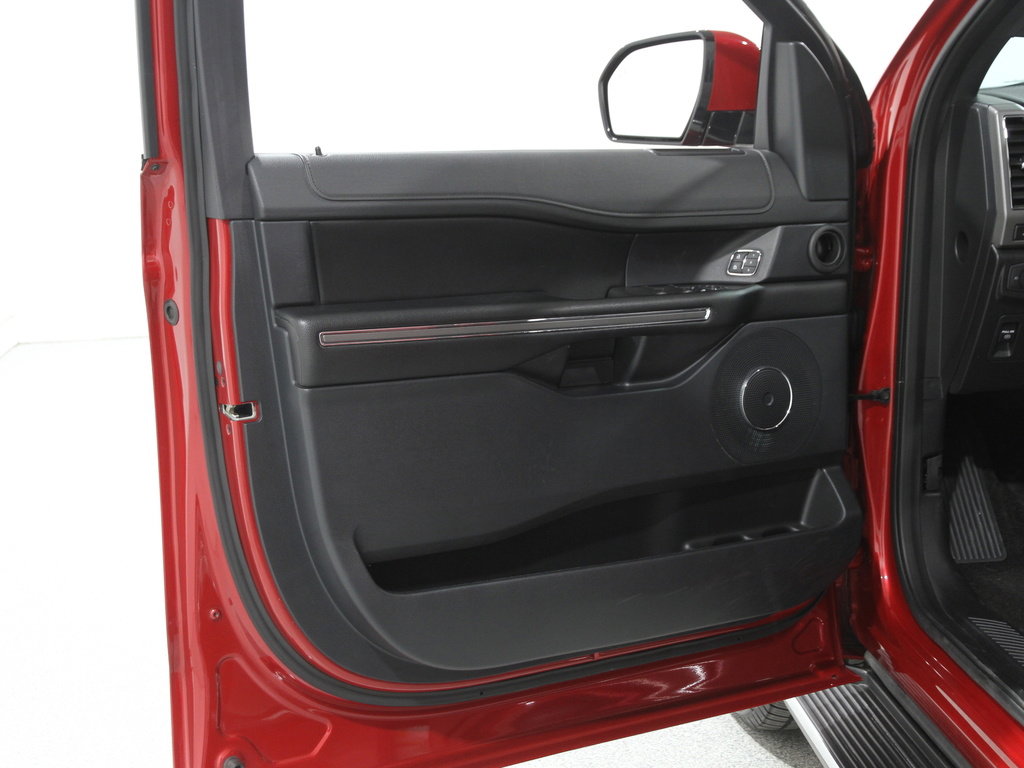 Certified 2020 Ford Expedition XLT w/ Equipment Group 202A image 5