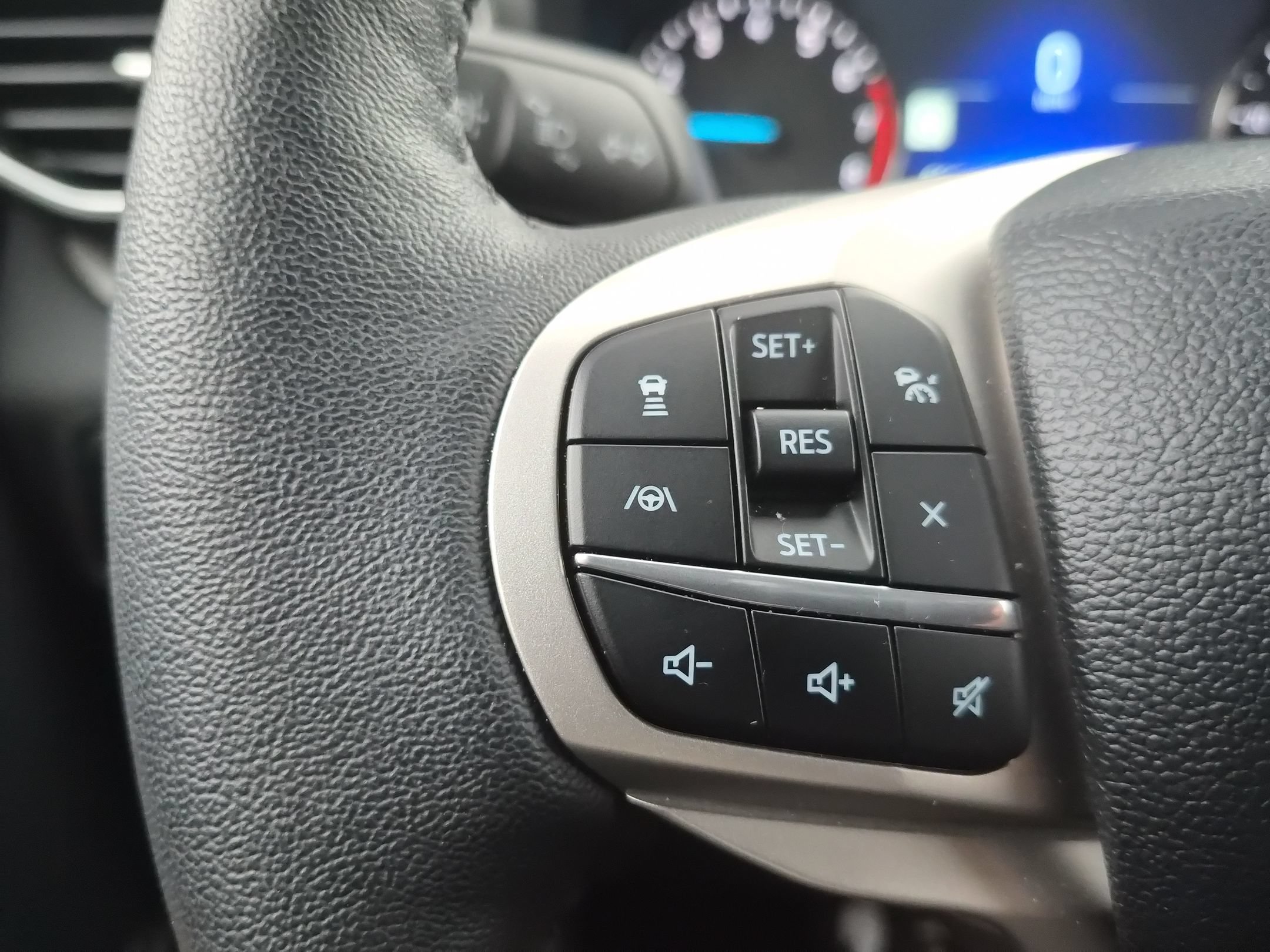 Certified 2024 Ford Explorer XLT w/ Equipment Group 202A AWD/4WD image 18