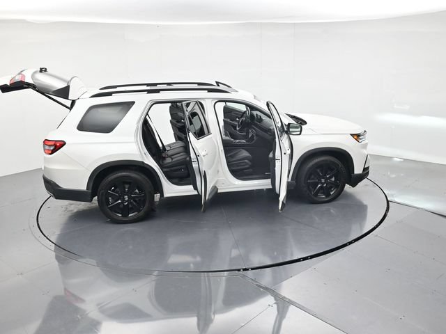Used 2025 Honda Pilot Black Edition image 50