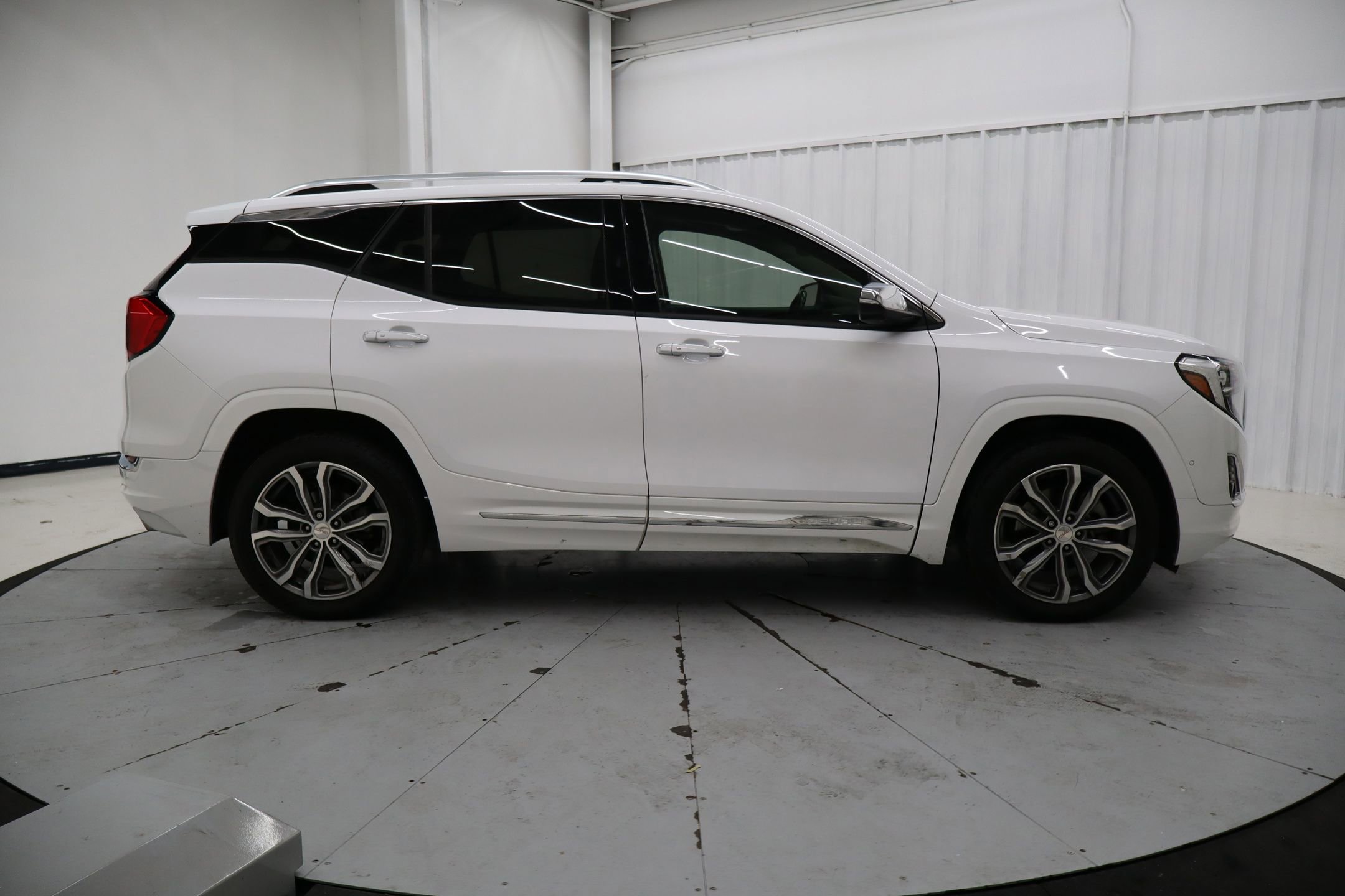 Used 2019 GMC Terrain Denali w/ Advanced Safety Package image 2