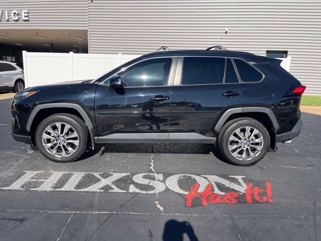 Used 2022 Toyota RAV4 XLE Premium FWD image 2