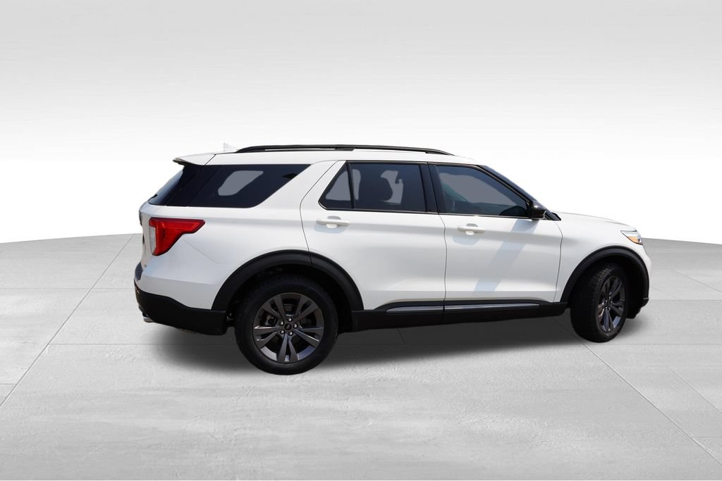 Certified 2024 Ford Explorer XLT w/ Equipment Group 202A AWD/4WD image 4