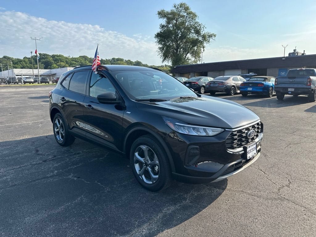 Certified 2025 Ford Escape ST-Line AWD/4WD image 3