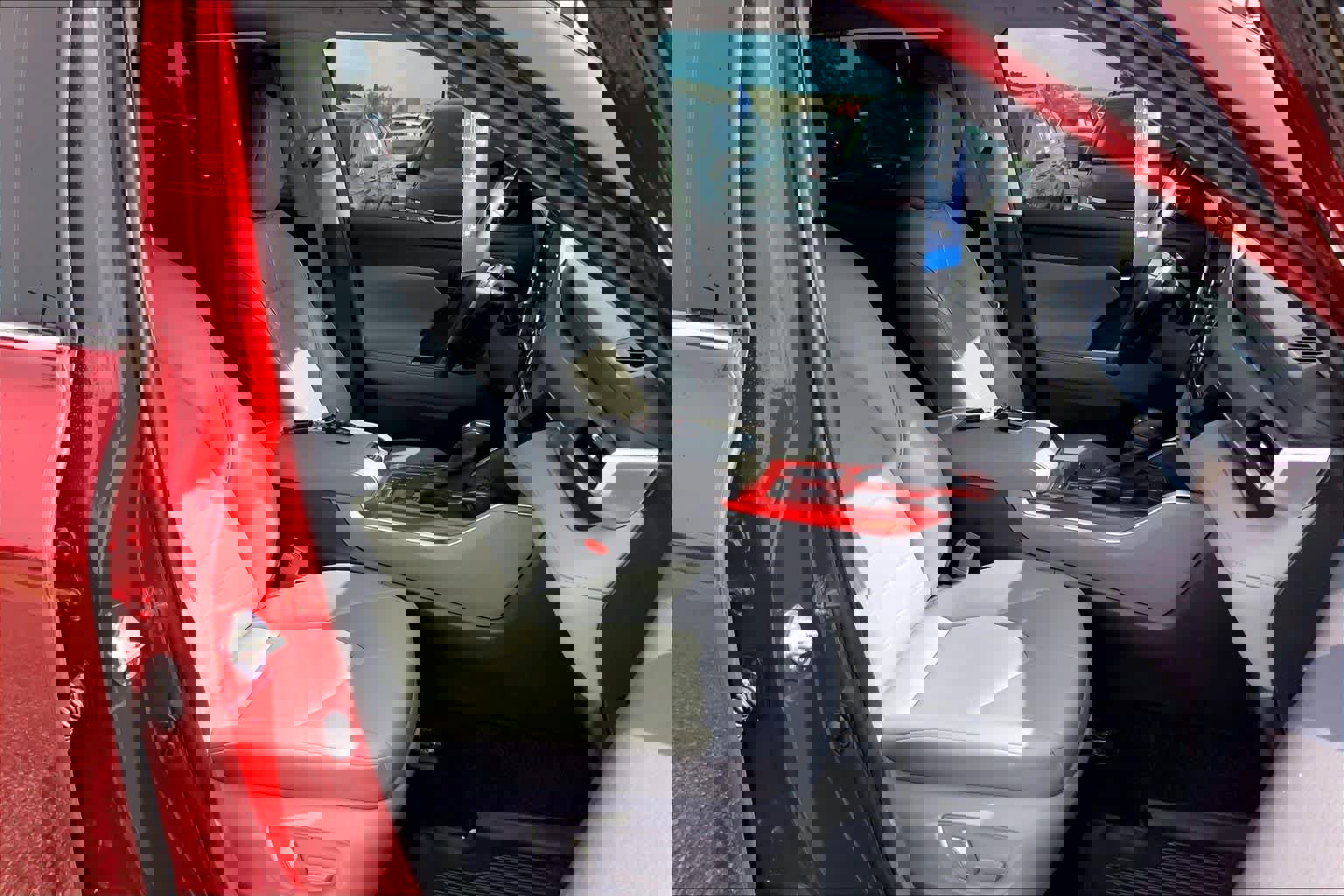 Used 2021 Toyota Highlander XLE FWD image 9