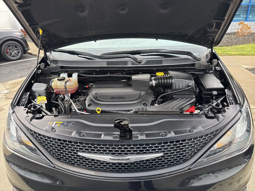 Used 2023 Chrysler Voyager LX image 42