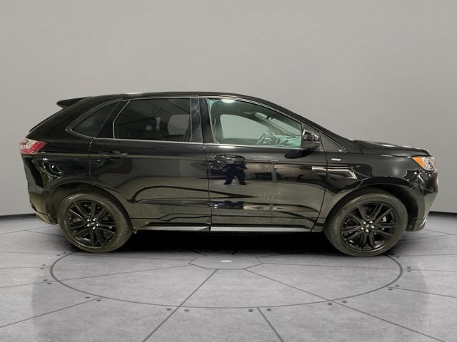 Certified 2024 Ford Edge ST-Line AWD/4WD image 2