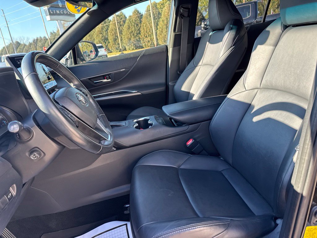 Used 2022 Toyota Venza XLE AWD/4WD image 12