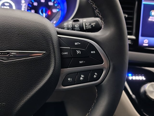Used 2024 Chrysler Pacifica Touring-L FWD image 34