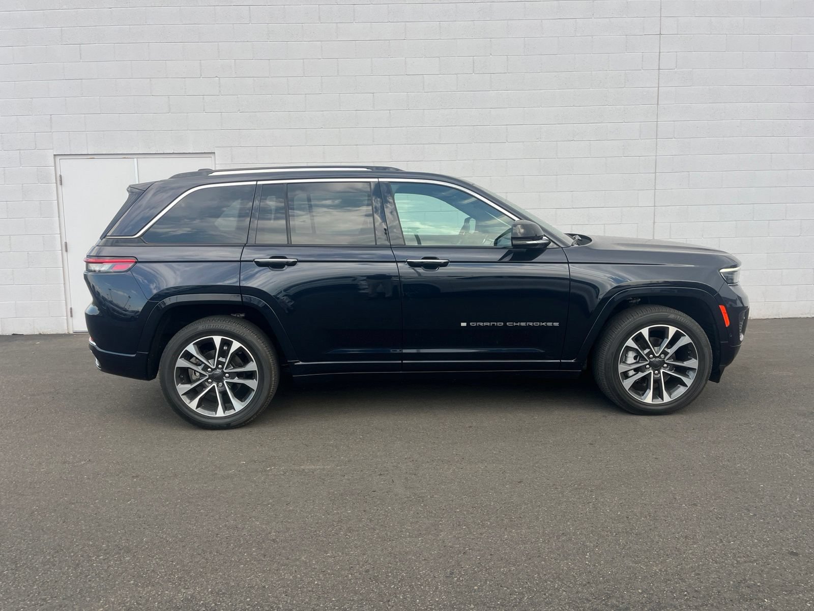 Used 2024 Jeep Grand Cherokee Overland w/ Trailer Tow Package