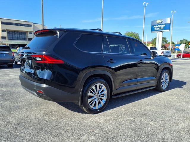 Used 2024 Toyota Grand Highlander Platinum image 3