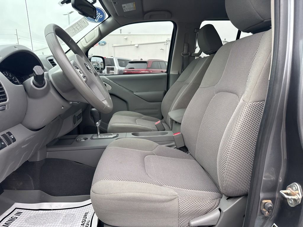 Used 2020 Nissan Frontier SV image 3