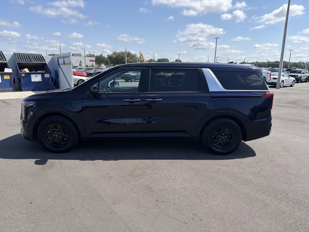 Used 2025 Kia Carnival FWD image 7