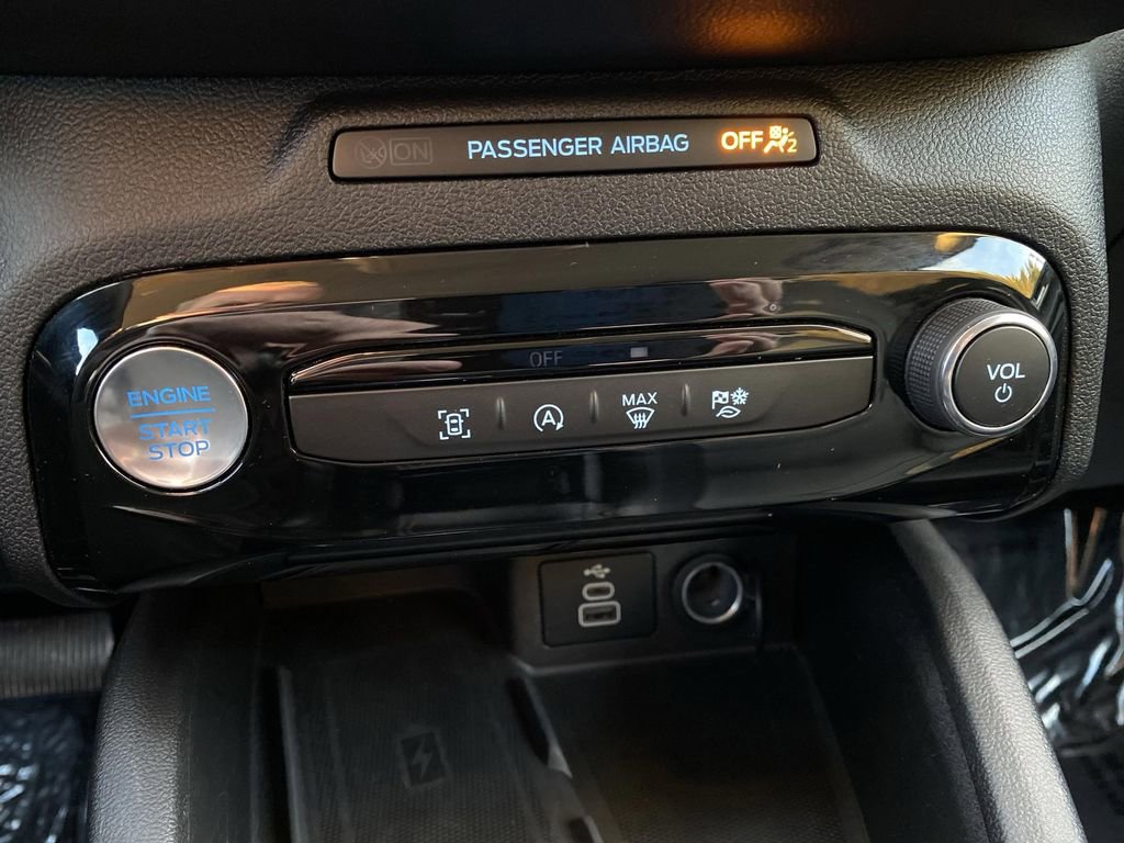 Certified 2025 Ford Escape Platinum image 22