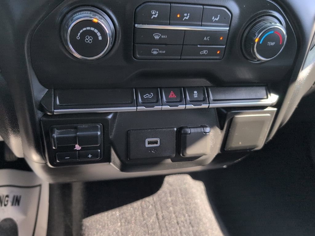 Used 2020 Chevrolet Silverado 2500 Custom w/ Custom Value Package image 17