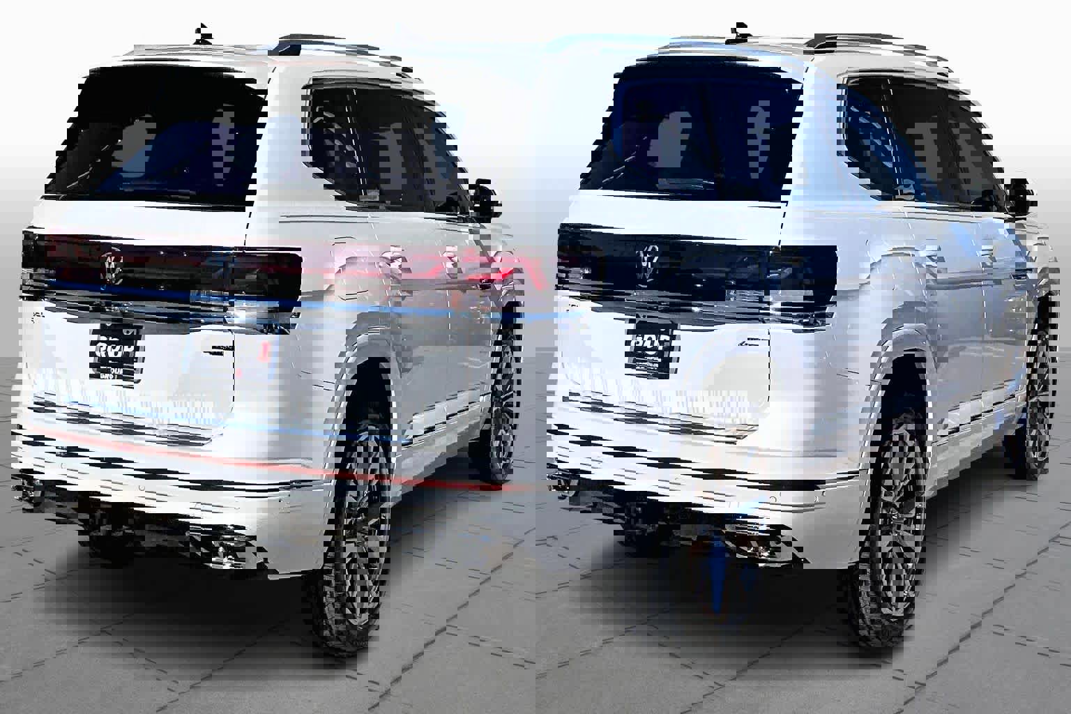 Used 2025 Volkswagen Atlas SEL Premium R-Line image 4