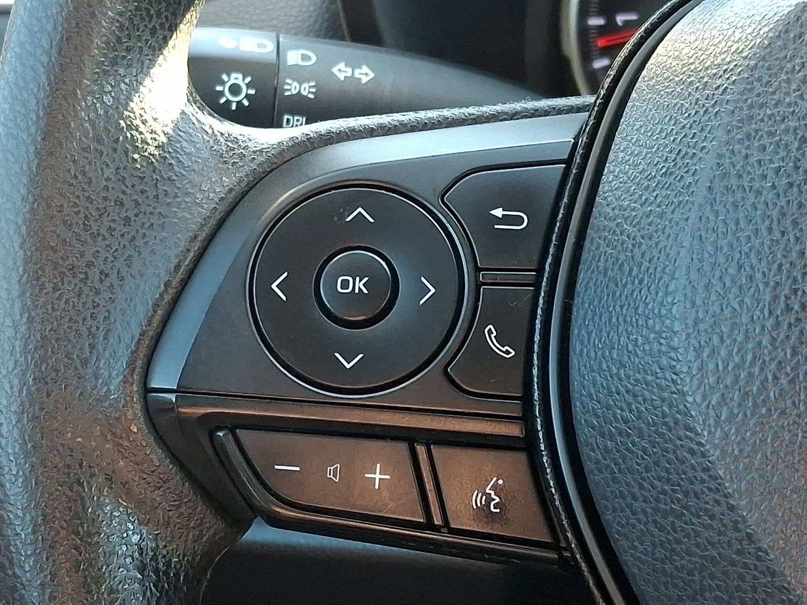 Used 2019 Toyota RAV4 LE FWD image 19