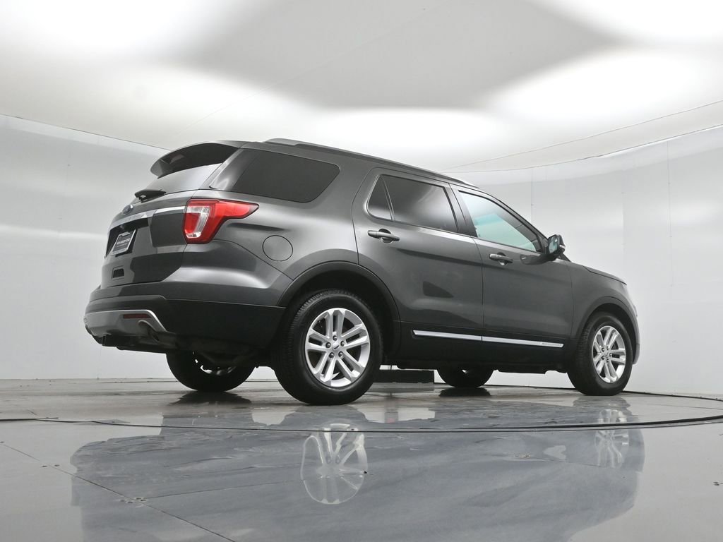 Certified 2017 Ford Explorer XLT w/ Equipment Group 202A image 51