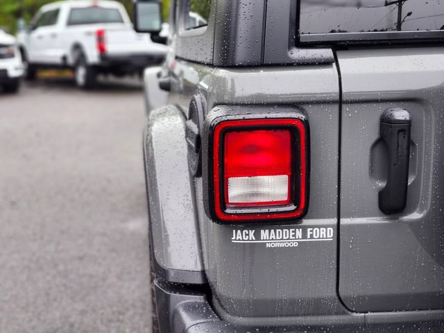 Used 2021 Jeep Wrangler Unlimited Sahara AWD/4WD image 9