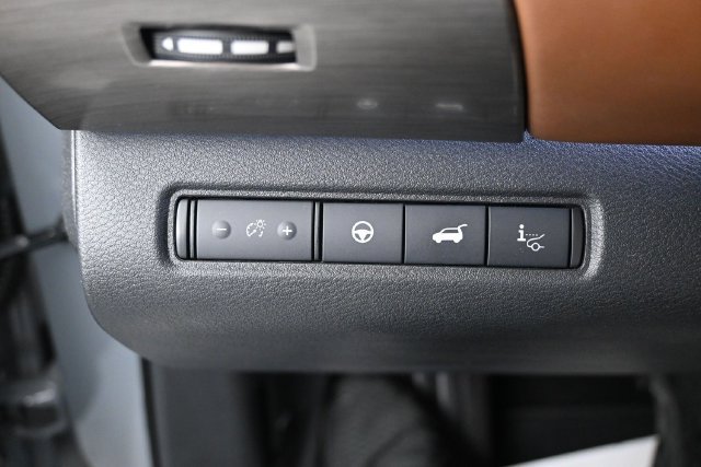 Used 2024 Nissan Pathfinder Platinum AWD/4WD image 8