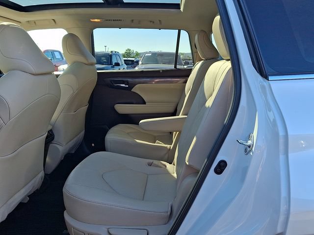 Used 2020 Toyota Highlander Platinum AWD/4WD image 10