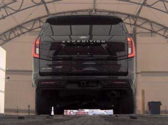 Certified 2025 Ford Expedition Active AWD/4WD image 2