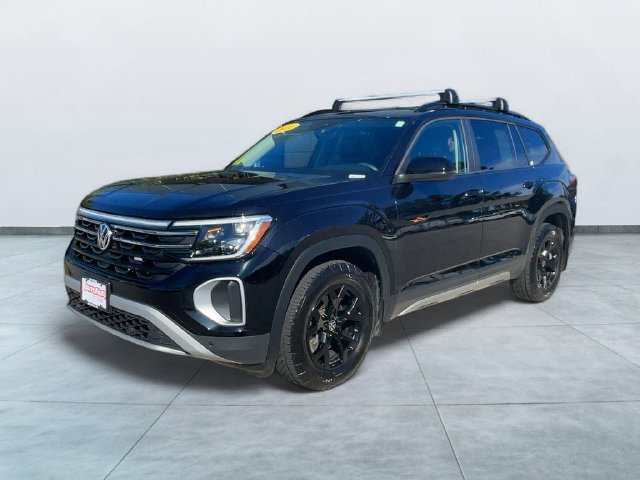 Used 2024 Volkswagen Atlas Peak Edition SE AWD/4WD image 3