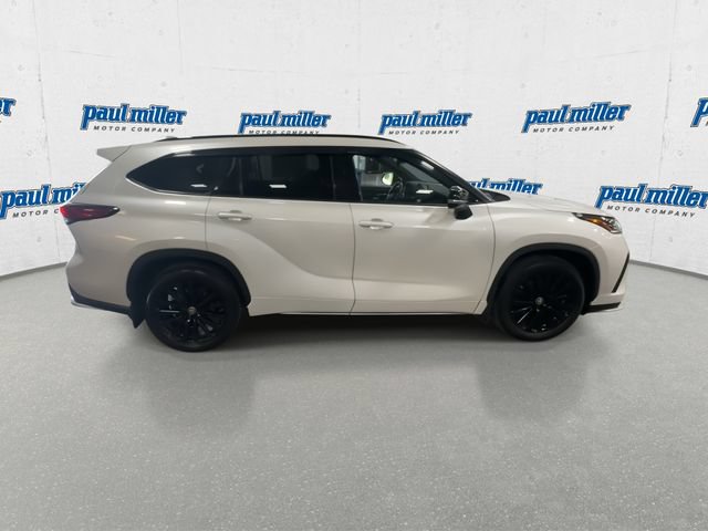 Used 2023 Toyota Highlander XSE FWD image 12