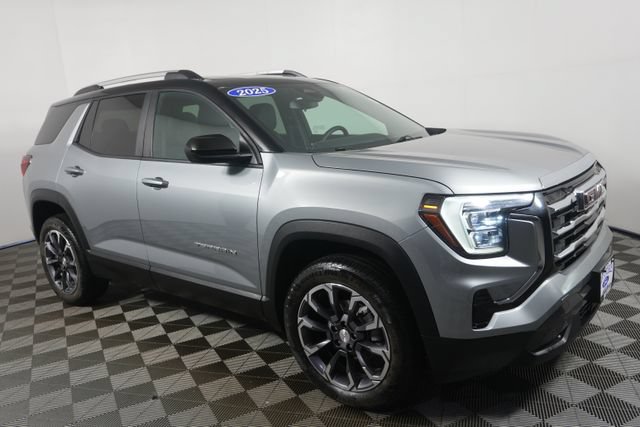 Used 2025 GMC Terrain Elevation w/ Elevation Premium Package AWD/4WD image 2